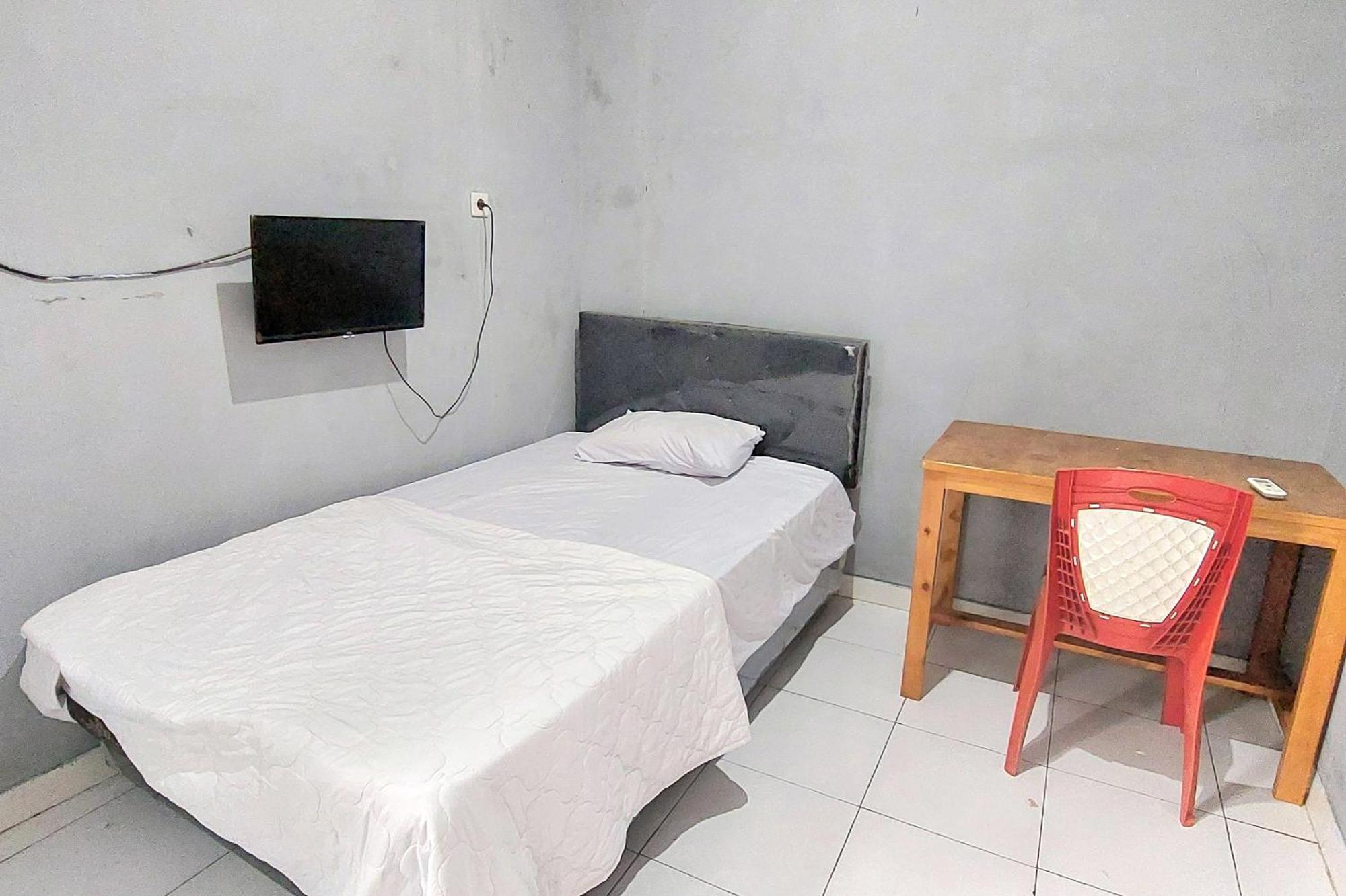 Pondok Gede Dkost Syariah Mitra Reddoorz 베카시 외부 사진